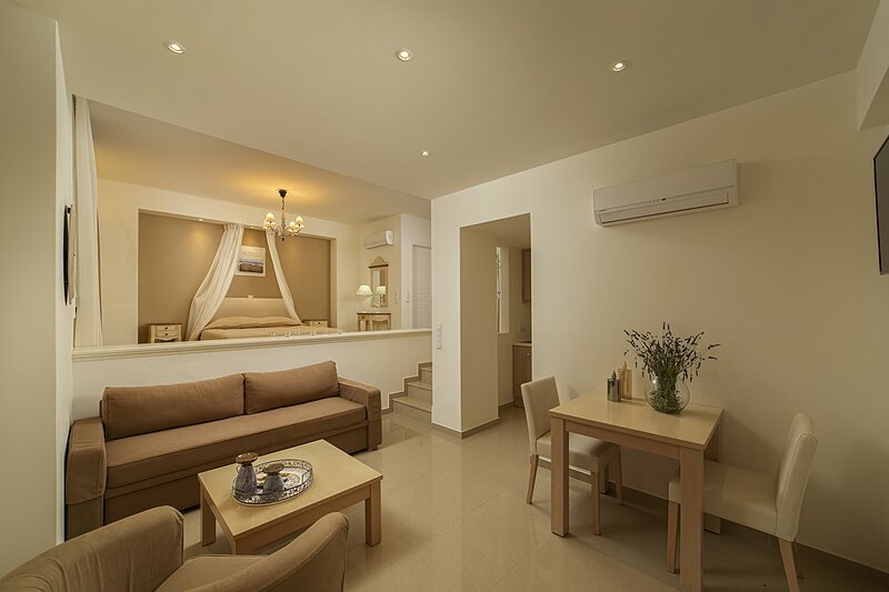 Doubles — Room 09 — Deluxe • King size bed