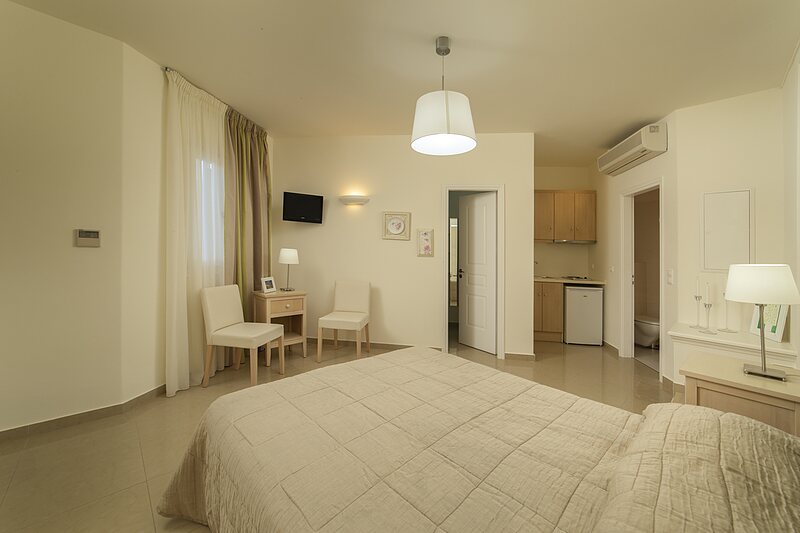 Doubles — Room 11 — Standard • King size bed