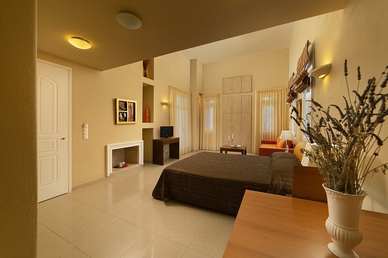 Doubles — Room 21 — Deluxe • King size bed