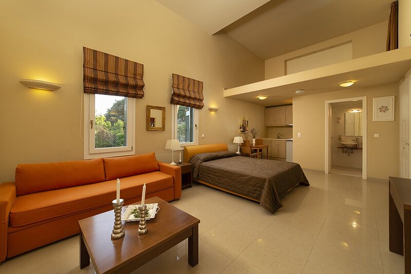 Doubles — Room 21 — Deluxe • King size bed