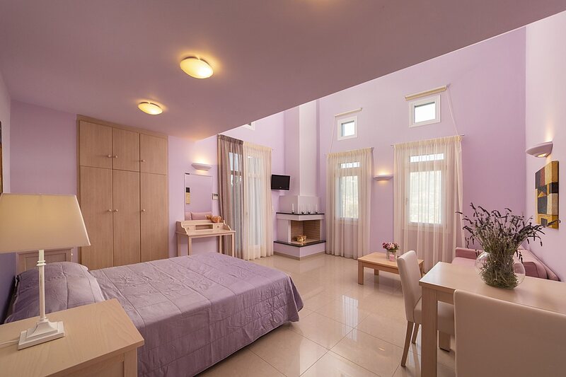 Doubles — Room 22 — Deluxe • King size bed