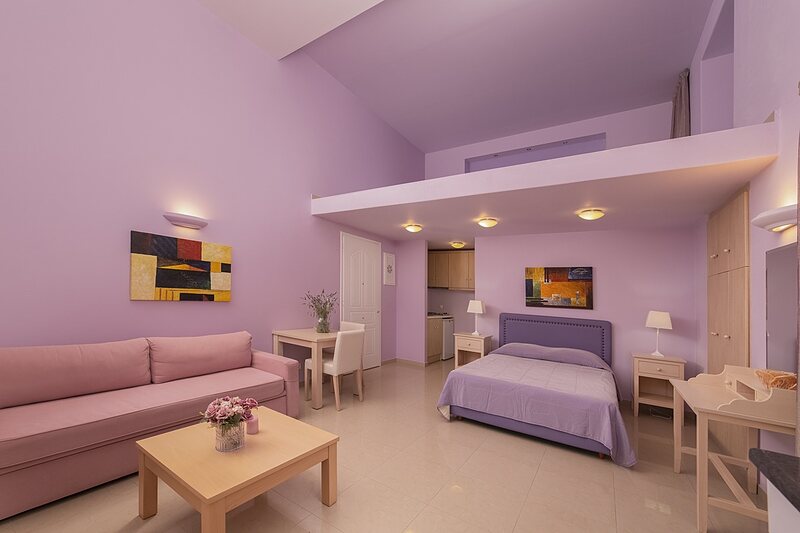 Doubles — Room 22 — Deluxe • King size bed
