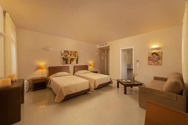 Doubles — Room 23 — Standard • King size bed