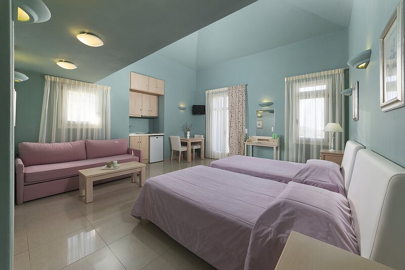 Doubles — Room 32 — Deluxe • Twin beds