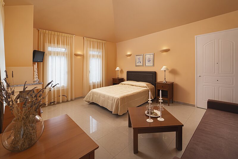 Doubles — Room 33 — Deluxe • King size bed